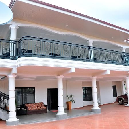 Queens Place Hotel Accra Bagian luar foto