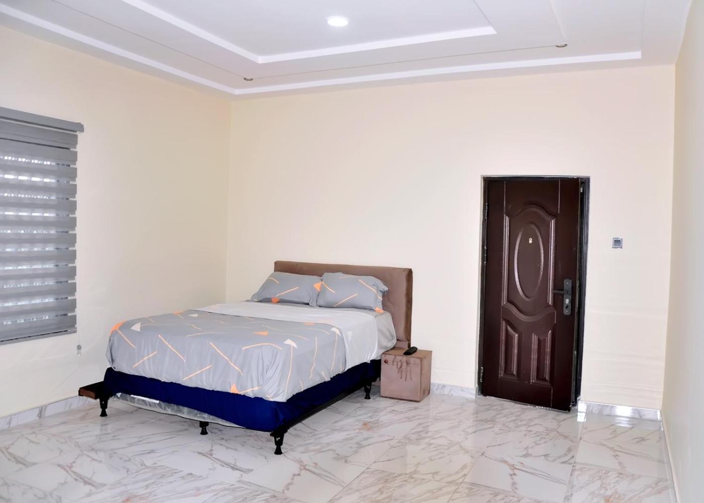 Queens Place Hotel Accra Bagian luar foto