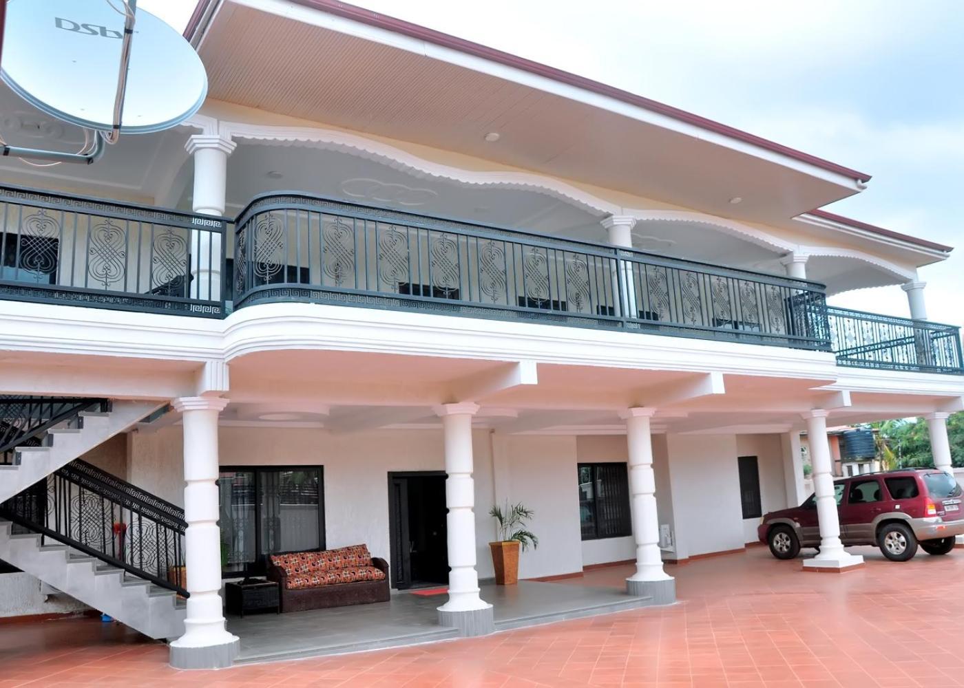 Queens Place Hotel Accra Bagian luar foto